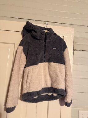 Patagonia Kids Two-Tone Sherpa Hoodie - Dark Gray & Cream